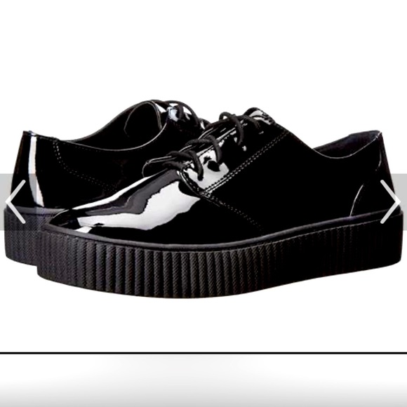 Shelly’s London patent leather Oxford shoe - Picture 2 of 6